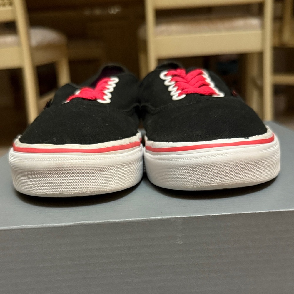 Vans Black and Red Unisex Sneakers size 8 woman or men 6.5 - Picture 7 of 10